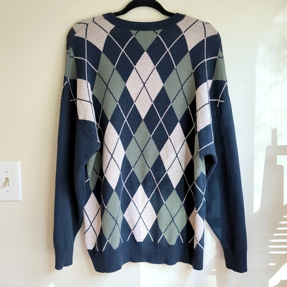 Aritzia Sunday Best Peggy Sweater in Total Eclipse / Shy Pink - Picture 5 of 7